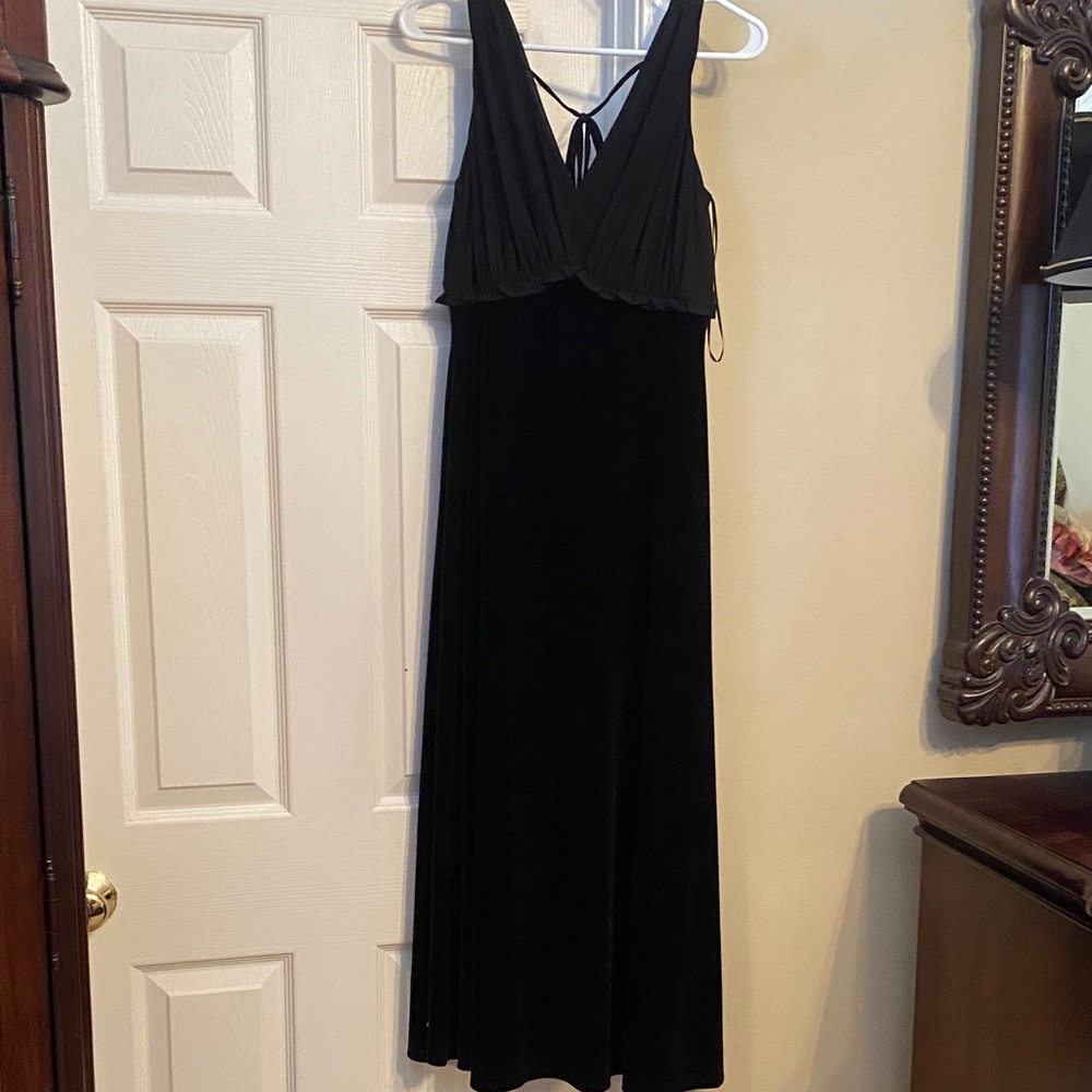 TAYLOR Elegant Black Evening VELVET Dress